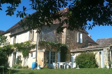 Location de vacances pour 8 personnes, avec jardin à Monsac