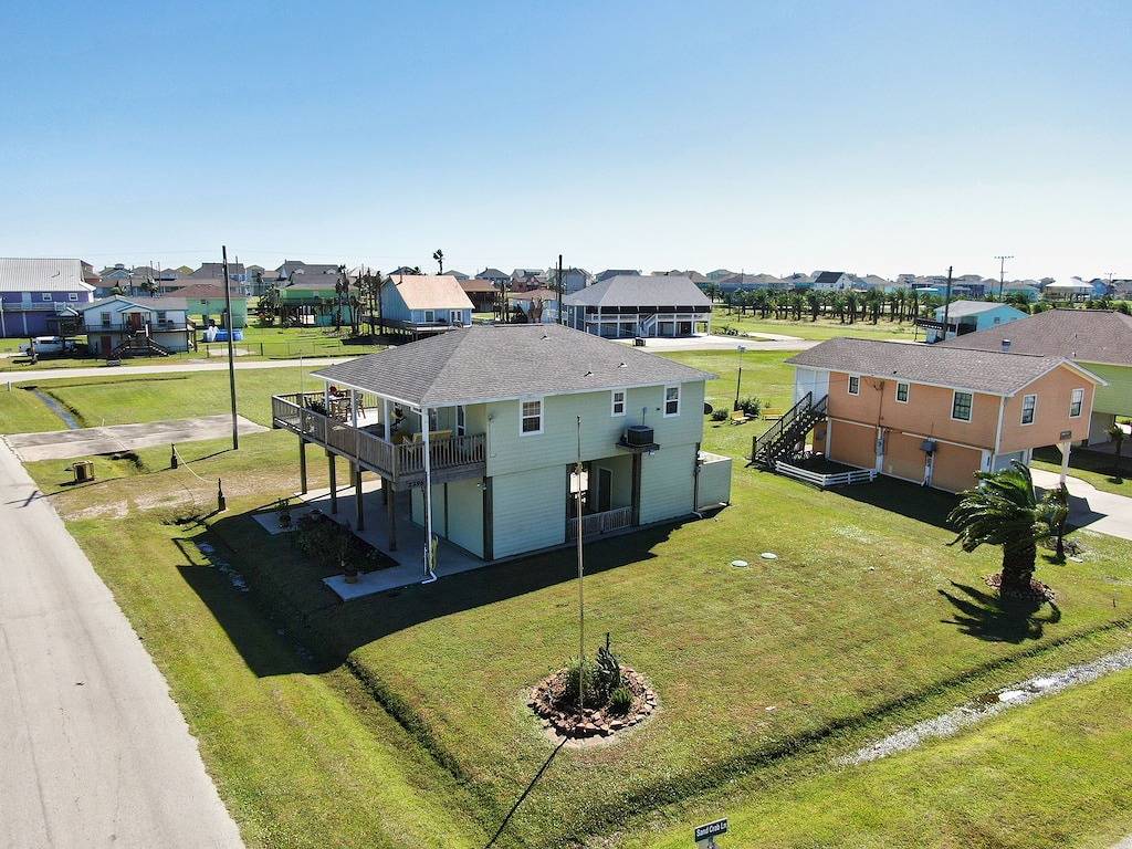 Stroll the Beach! Relaxing Home 7 Min Walk to Beach+ Outdoor Space in Crystal Beach, Galveston County