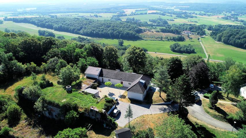 Gîte pour 6 personnes, avec jardin et terrasse à Fontain
