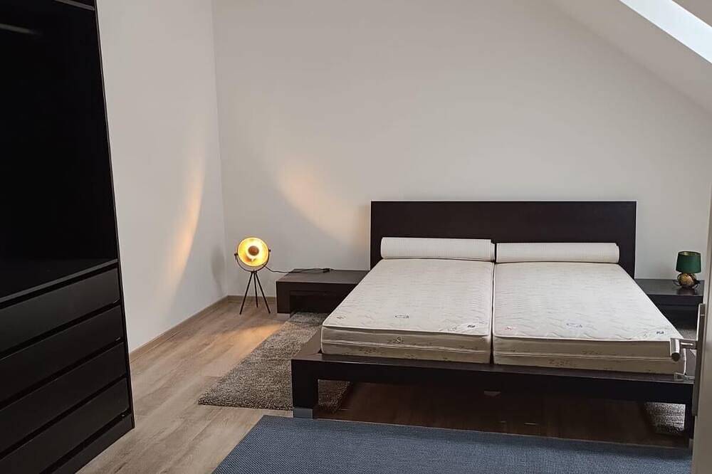 Ganze Wohnung, Wohfühloase auf 75 qm, Stilvoll eingerichtete Dachgeschosswohnung mit Ambiente in Glien, Ruppiner Seenland