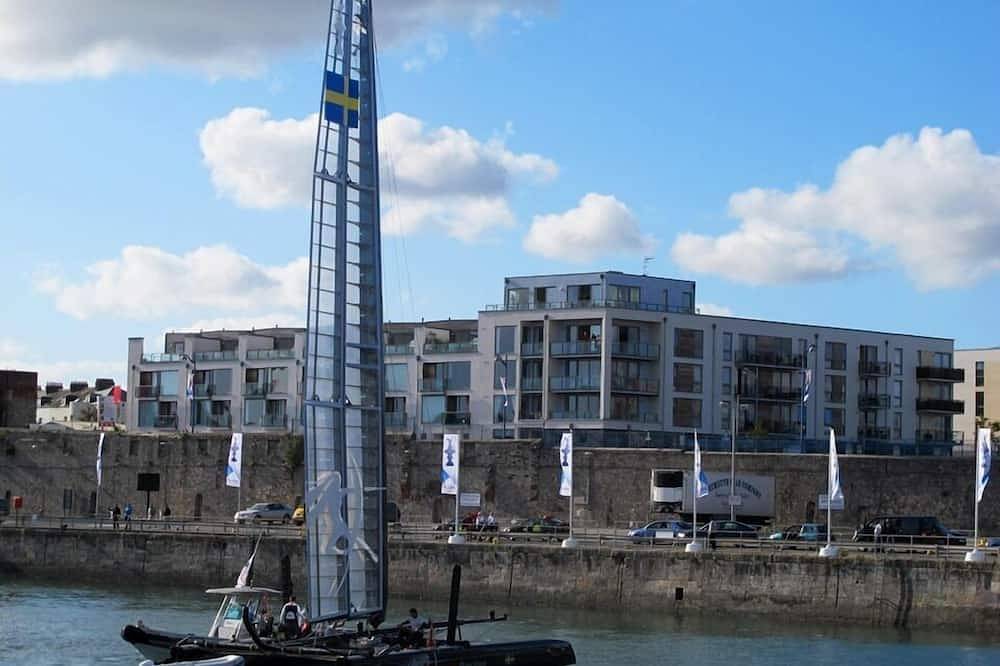 Entire apartment, A modern serviced apartment and self-catering holiday accommodation in Plymouth, South West England