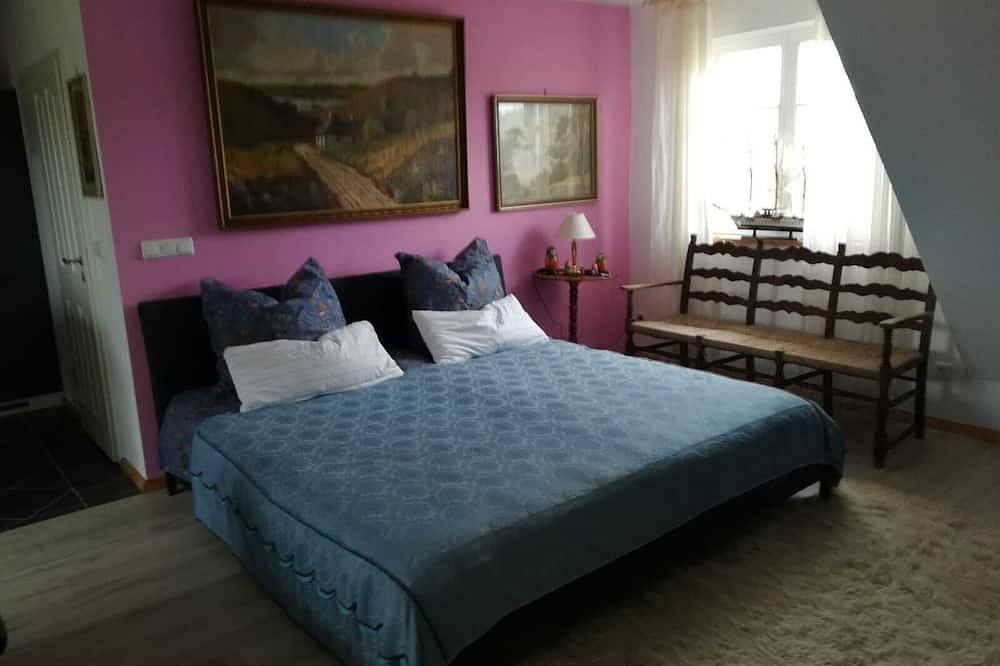 Entire apartment, Cozy apartment overlooking the greenery on the Lindenhof in Garz/Rügen, Ruegen