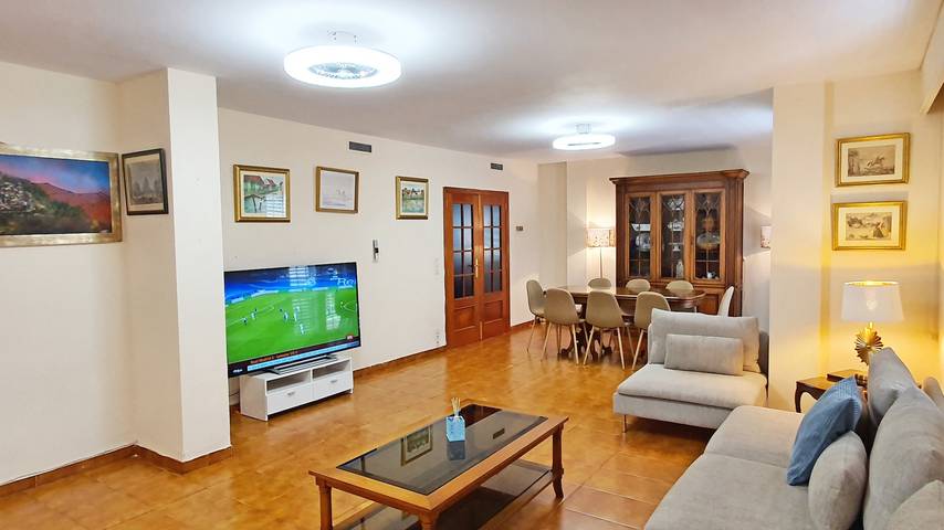 Location de vacances pour 10 personnes, avec terrasse et jardin, adapté aux familles à Gandia - 4