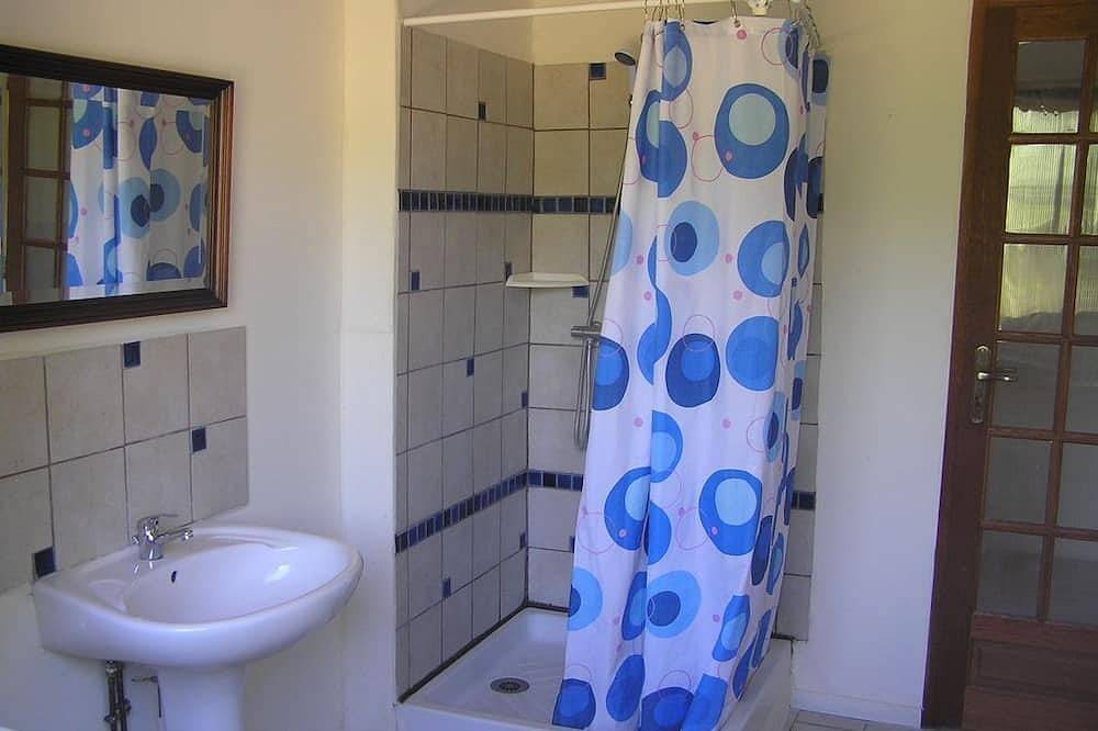 Independent  Cottage 2 bedrooms, garden pool Wifi set in meadows &  great views in Sauve, Región de Le Vigan