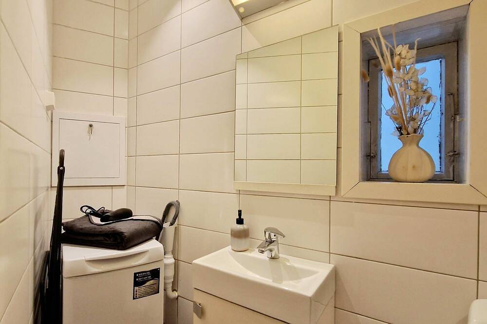 Entire apartment, City center retreat with king bed in Bergenhus, Bergen