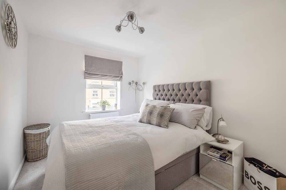 Stylish 3-Bed House in Langley | Driveway Parking! in Slough, Berkshire