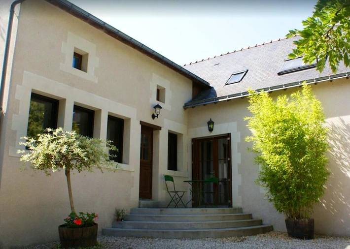 Location de vacances pour 9 personnes, avec terrasse et jardin à Denée