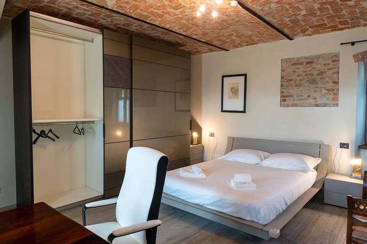 Appartement entier, \"La Picchiera\" 2-room apartment with kitchen and garden, surrounded by vineyards in La Morra, Langhe