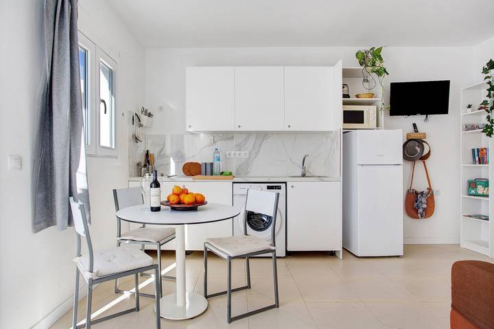Entire apartment, Holiday Apartment 'Casa Tomás C' with Sea Views, Shared Pool and Wi-Fi in Villaverde, La Oliva