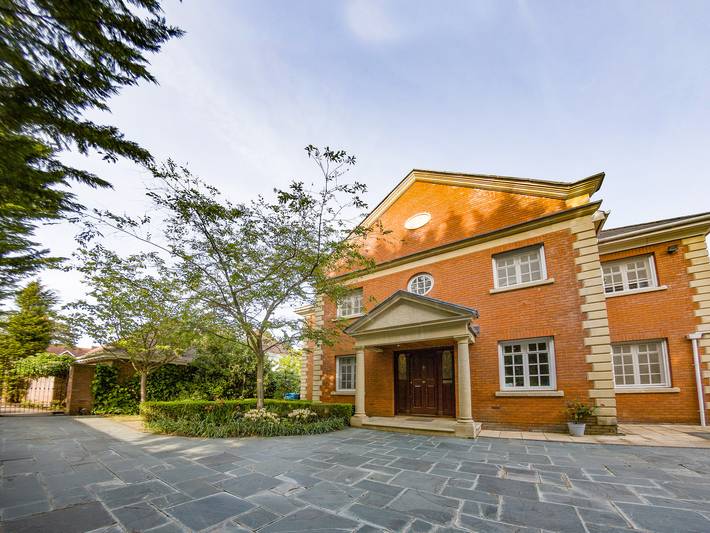 Gleneagles in Sunningdale, Windsor and Maidenhead