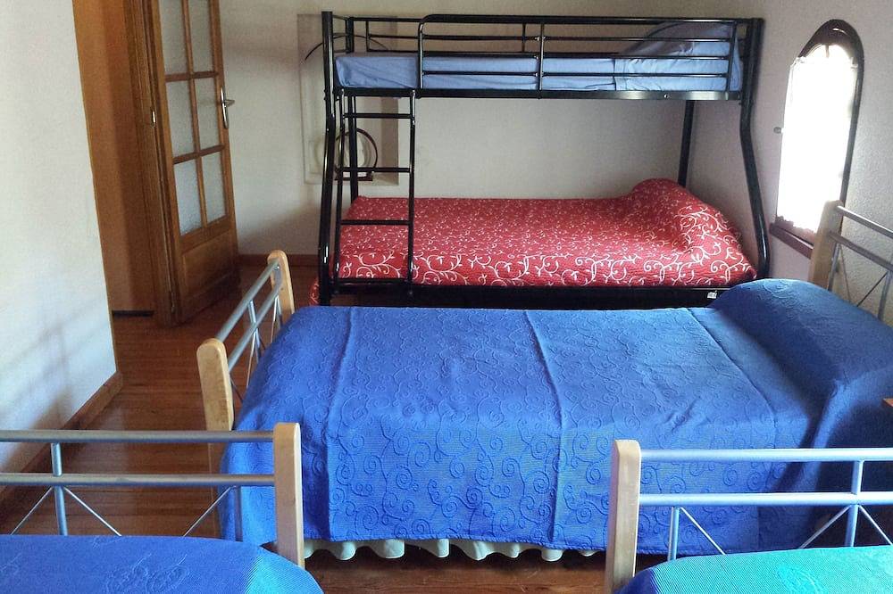 Villa ,toboggan , piscine ,cuisine d été, terrain de Tennis,basket, trempoling in Moussan, Côte d'Améthyste