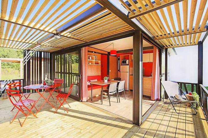 Chalet pour 5 personnes, avec sauna et terrasse ainsi que jacuzzi et piscine dans le Parc naturel régional du Morvan