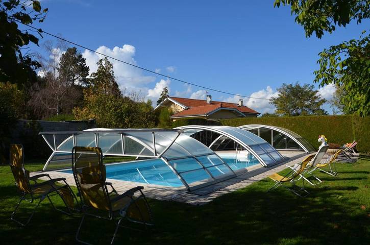 Chambre d’hôte pour 2 personnes, avec piscine ainsi que vue et jardin en Haute-Loire