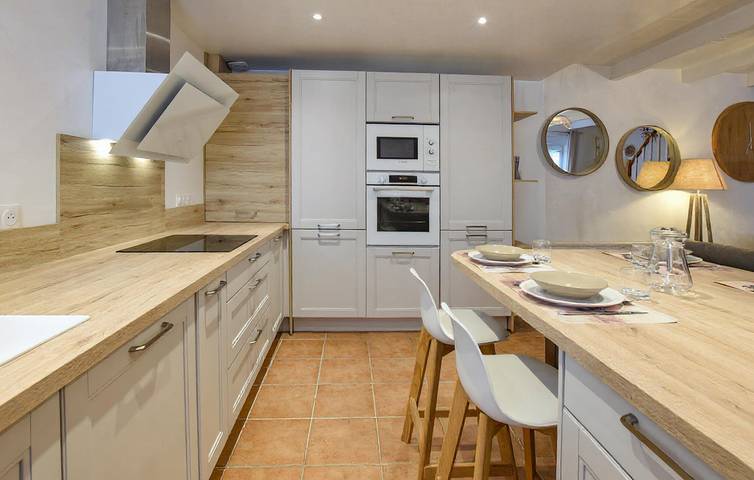 Appartement confortable - WiFi, télévision, cuisine, parking - près de la plage et d'un restaurant in Saint-Vaast-la-Hougue, Région de Cherbourg