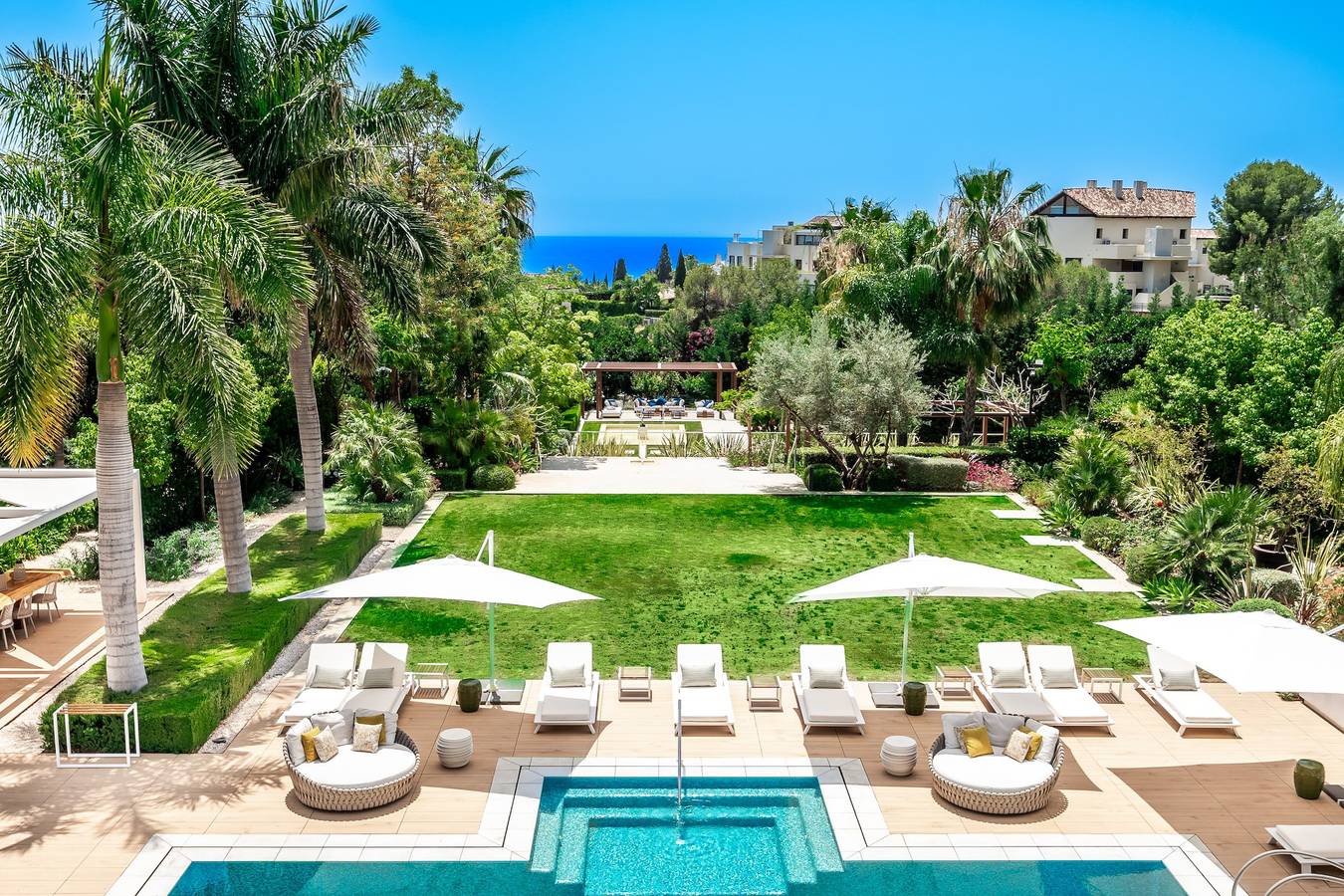 Villa for 16 people with terrace in Marbella West, Marbella