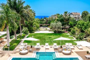 Villa for 16 Guests in Marbella West, Marbella, Picture 2