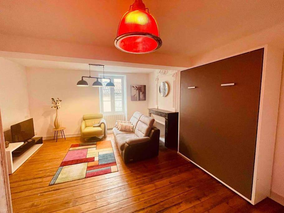 Appartement entier, Two-Bedroom Apartment in Chauvigny, Vienne (France)