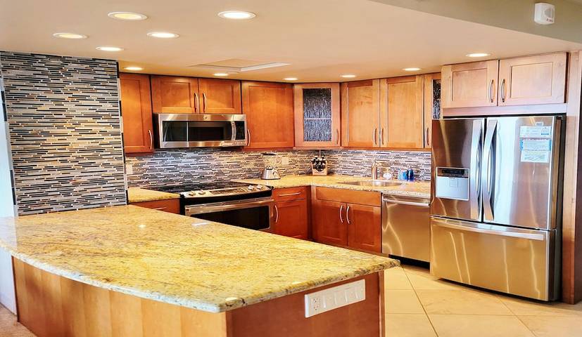 Vacation rental for 6 people, with yard and pool as well as hot tub and sauna in Kaanapali