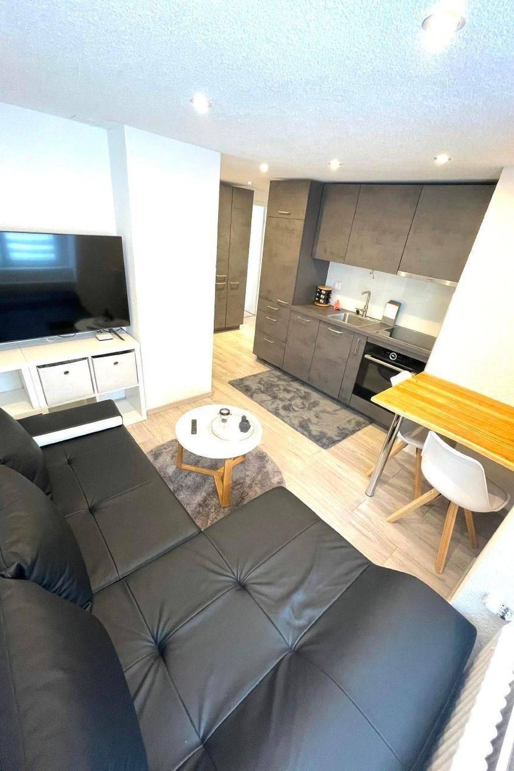 Ganze Wohnung, Appartement mit privatem Parkplatz in Quarten, Churer Rheintal