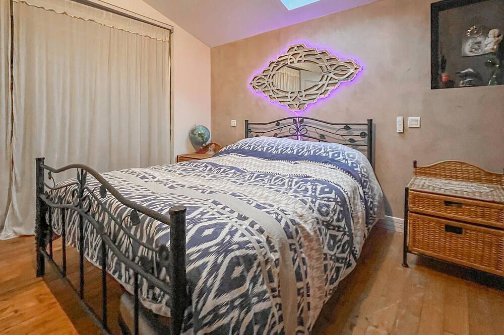 Gorgeous home in Cabannes with private swimming pool, can be inside or outside in Cabannes, Arles region