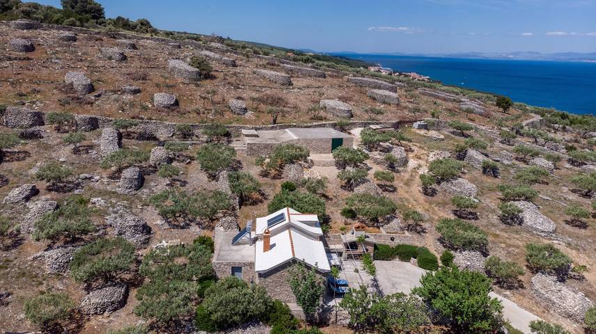 1-Zimmer-Haus mit Terrasse und Meerblick Bucht Vela Lozna, Brac K-16179 in Postira, Brac