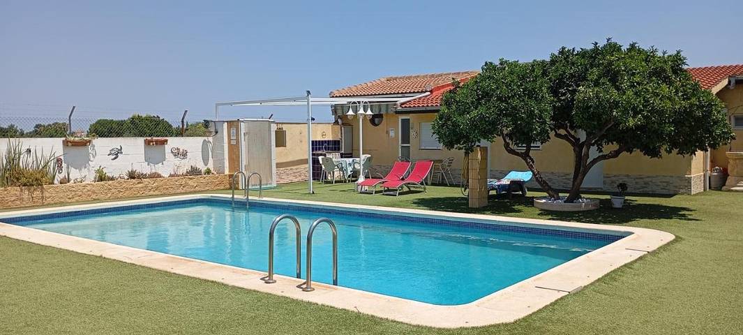 Alojamiento y desayuno para 3 personas, con Terraza y Jardín además de Piscina y Vistas en Región de Murcia