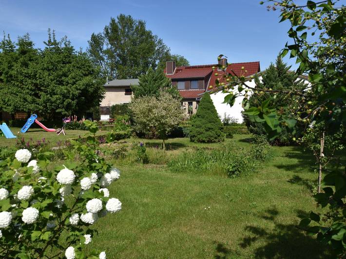 Ferienwohnung für 8 Personen, mit Terrasse und Garten in Blowatz