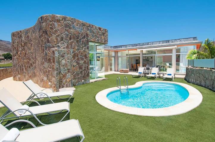 Chalet para 6 personas, con jardín y terraza además de jacuzzi y piscina en Pueblo de Tauro