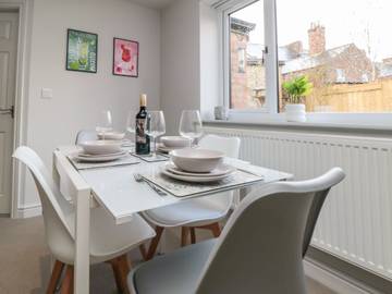Log Cabin for 4 People in Bridlington, East Riding of Yorkshire, Photo 4