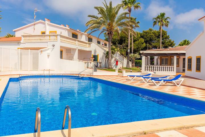 Gîte pour 4 personnes, avec bassin pour enfant et jardin à Cala en Bosc