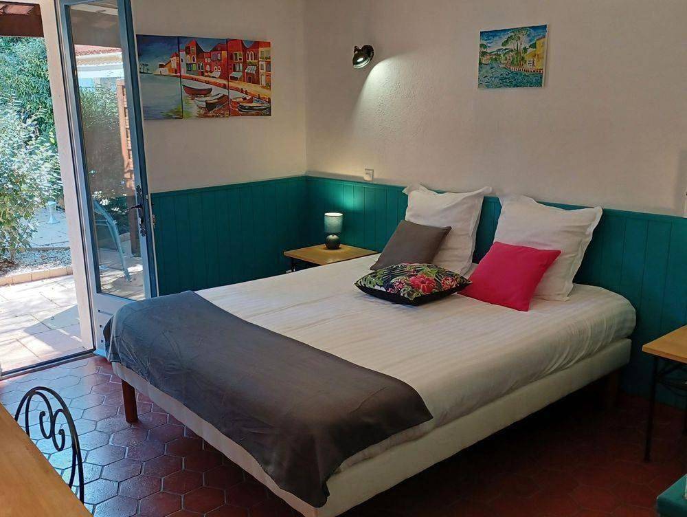 Small Double Room in Le Val, Région de Brignoles