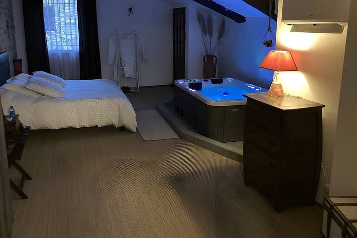 Location de vacances pour 2 personnes, avec sauna et jacuzzi à Faugères - 2