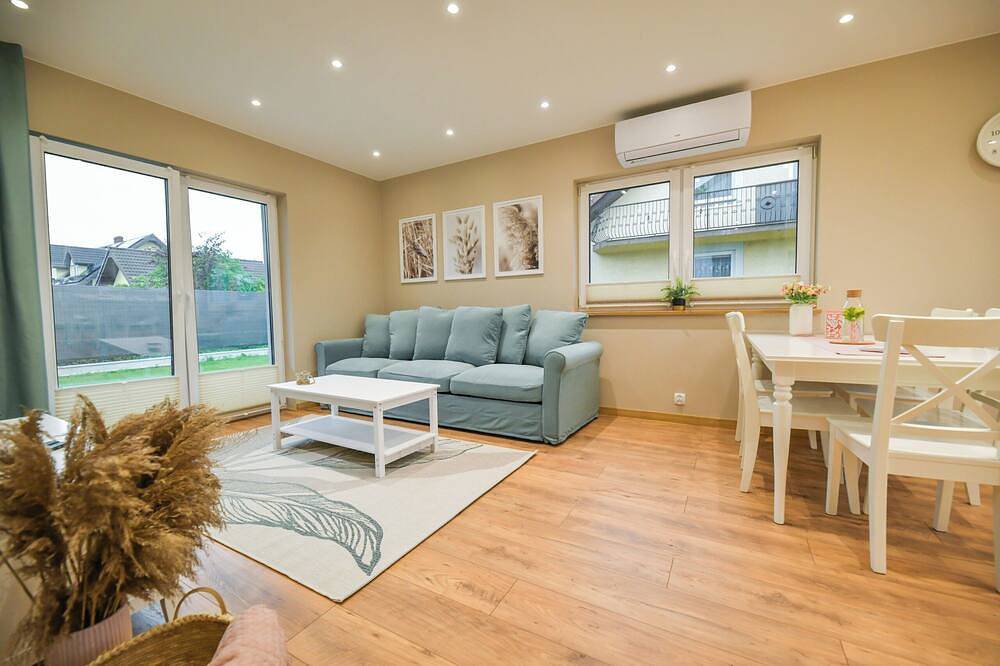 Ganze Wohnung, Relax and unwind in a cosy atmosphere with a unique view. in Oświęcim, Kleinpolen