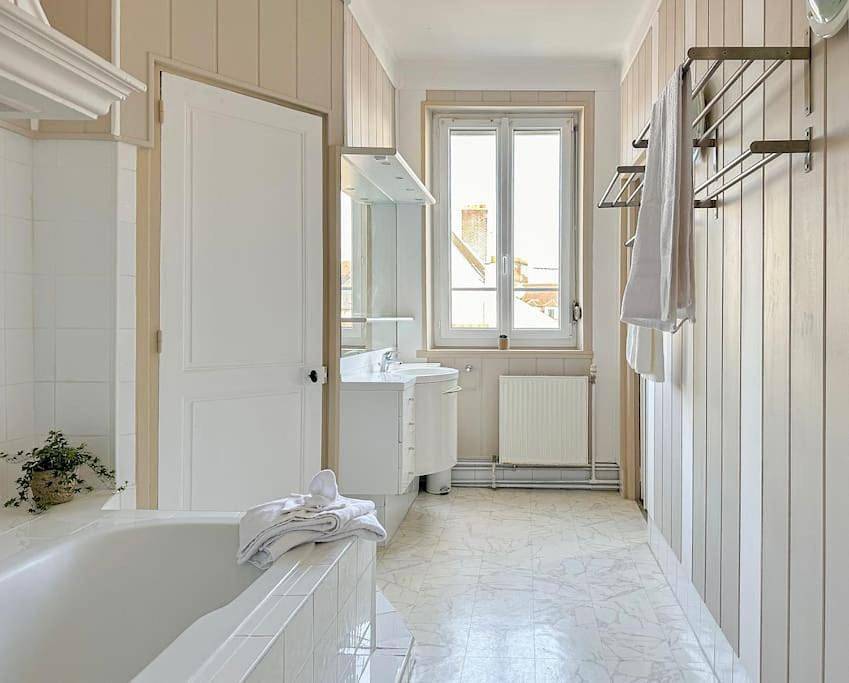 Appartement entier, Three-Bedroom Apartment in Compiègne, Oise