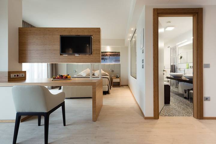 Zimmer für 2 Personen, mit Meerblick und Balkon/Terrasse sowie Whirlpool in Bibione