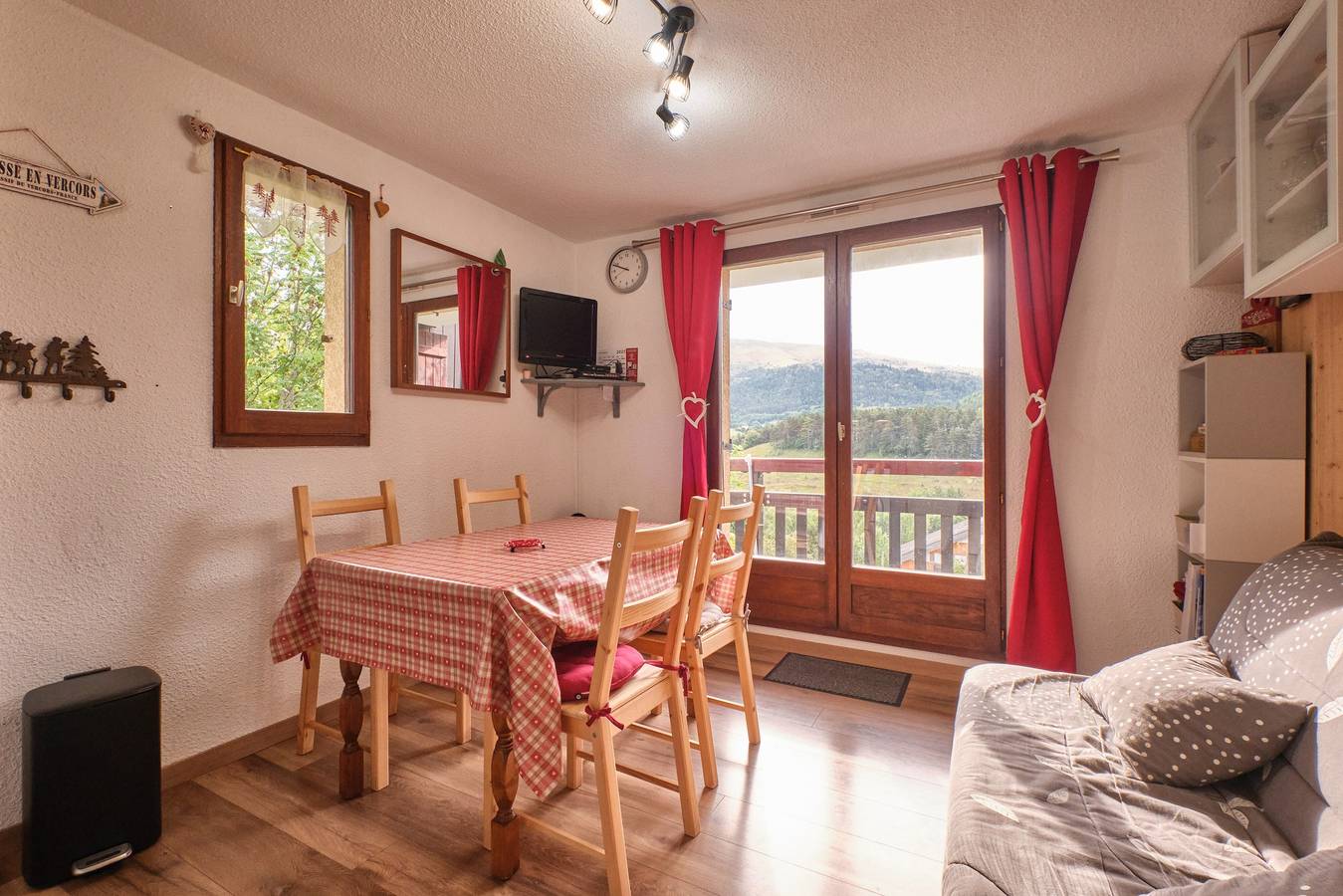 Ganze Wohnung, Appartement „Le Serpaton“ mit Bergblick und Balkon in Gresse-en-Vercors, Parc naturel régional du Vercors