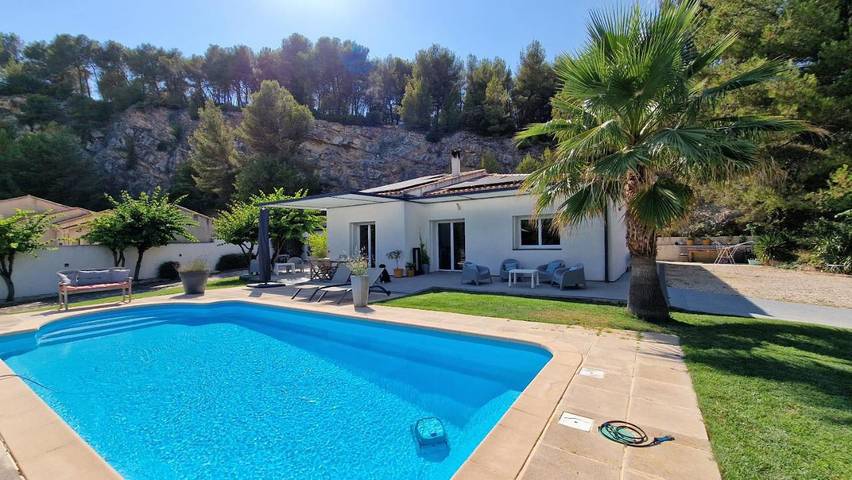 Location de vacances pour 6 personnes, avec vue ainsi que piscine et jardin à Meyrargues - 2
