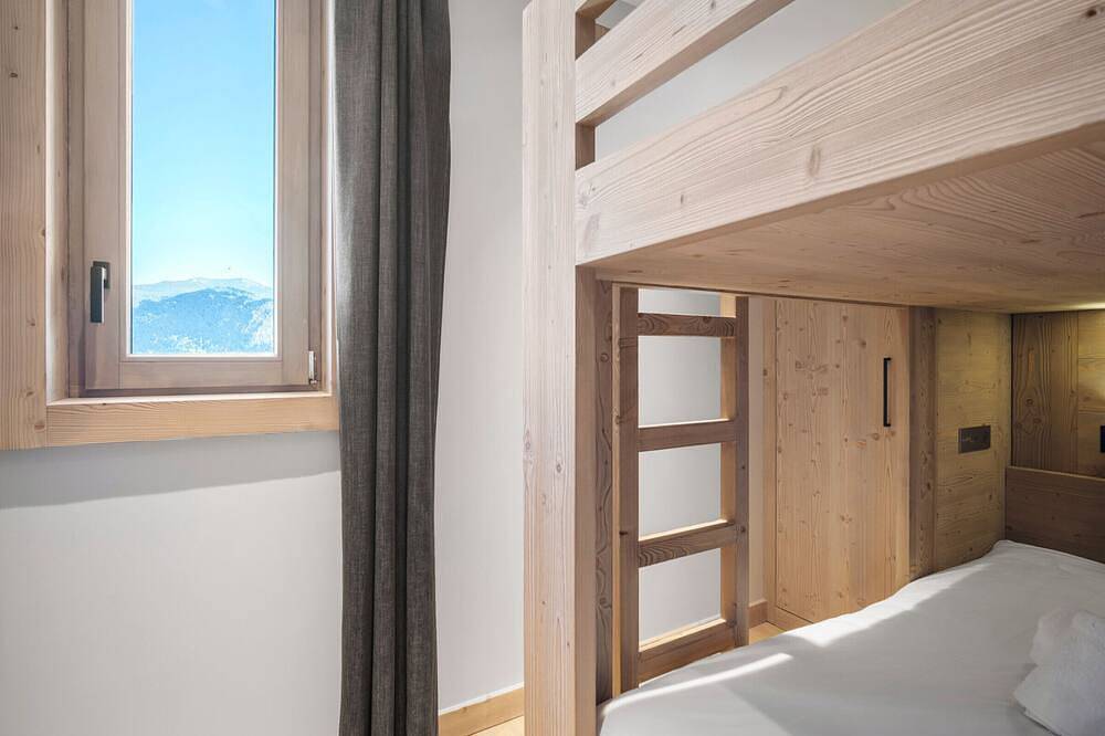 Entire apartment, Modern apartment in Courchevel, ski-in/ski-out, 6 adults and 2 children, parking included in Saint-Bon-Tarentaise, Les Trois Vallées