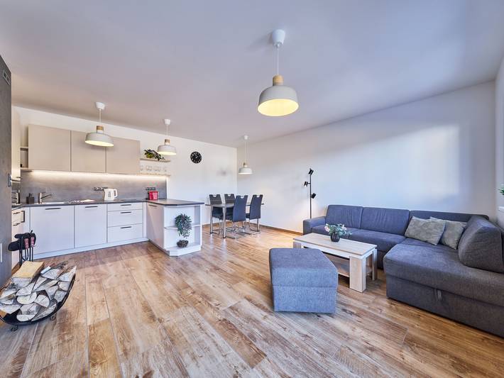 Ganze Wohnung, Sunny Terrace Oasis in Smržovka, Region Liberec