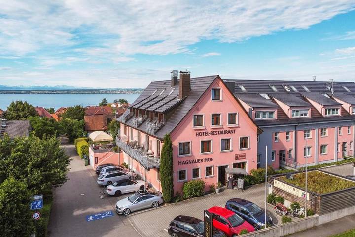 Hotel, mit Terrasse