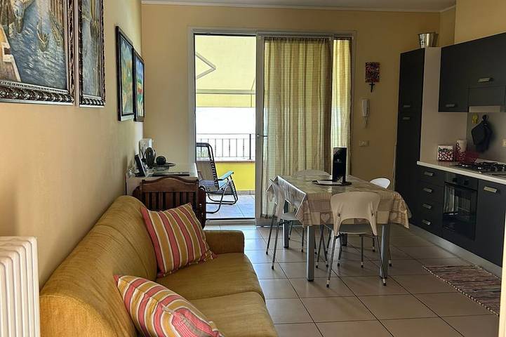 Ferienwohnung für 6 Personen, mit Balkon und Garten sowie Pool