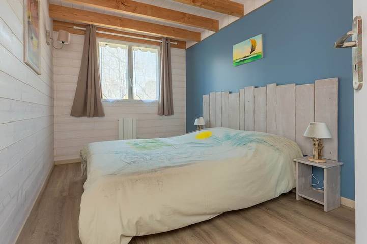 Location de vacances pour 10 personnes, avec Terrasse ainsi que Jardin et Piscine dans Port d'Hourtin - 3