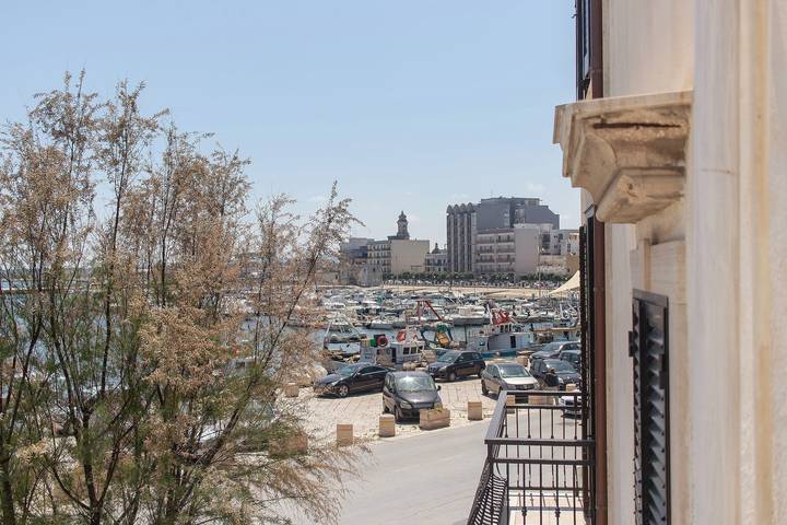 Room 'Vista Mare - Pesce' with Shared Terrace, Wi-Fi and Air Conditioning in Mola di Bari, Bari Province