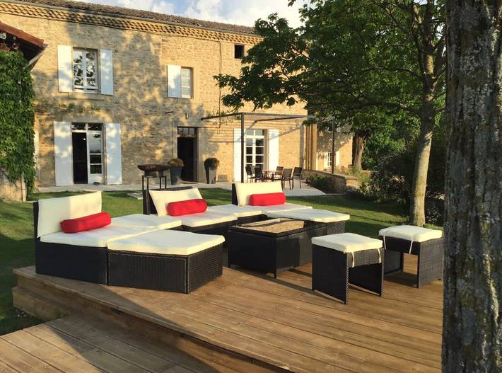 Gîte pour 6 personnes, avec terrasse ainsi que jardin et piscine