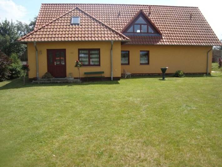 Ferienhaus für 4 Personen, mit Terrasse und Garten in Dargen