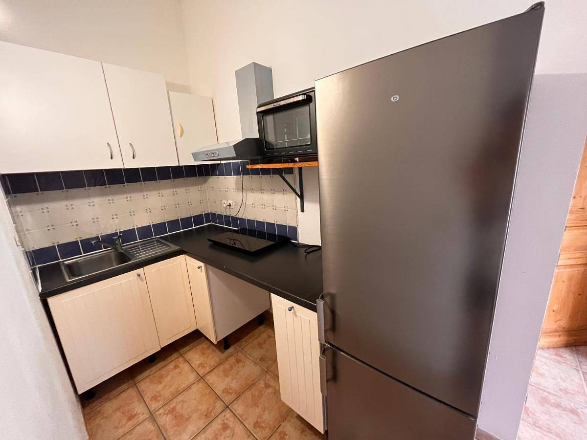 Appartement entier, One-Bedroom Apartment in Venelles, Région d'Aix-en-Provence