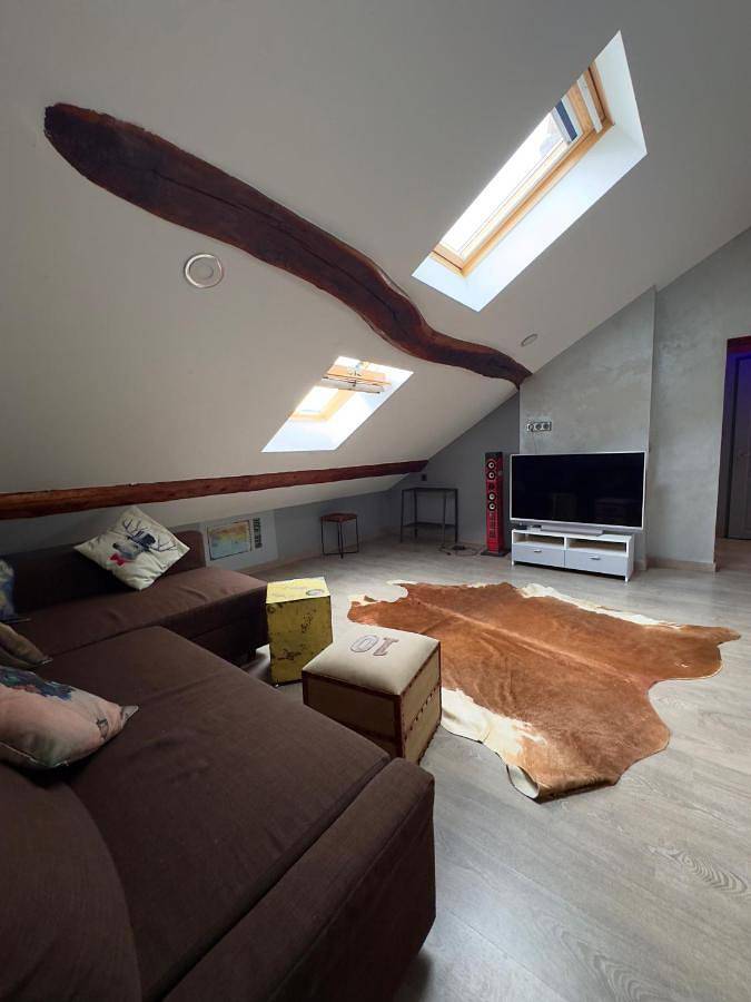 Appartement entier, Apartment in Coupy, Valserhône