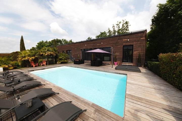 Chambre d’hôte pour 2 personnes, avec Terrasse ainsi que Jardin et Piscine dans Saint-André-de-Bâgé