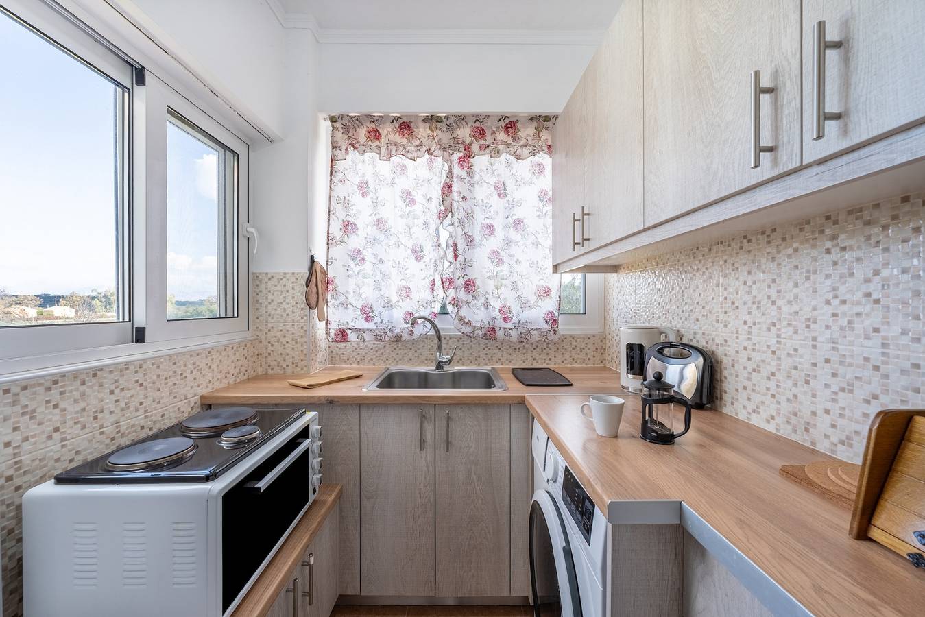 Geheel appartement, Appartement 'Lotus 3' met zeezicht, Wi-Fi en airconditioning in Almyros Strand, Corfu