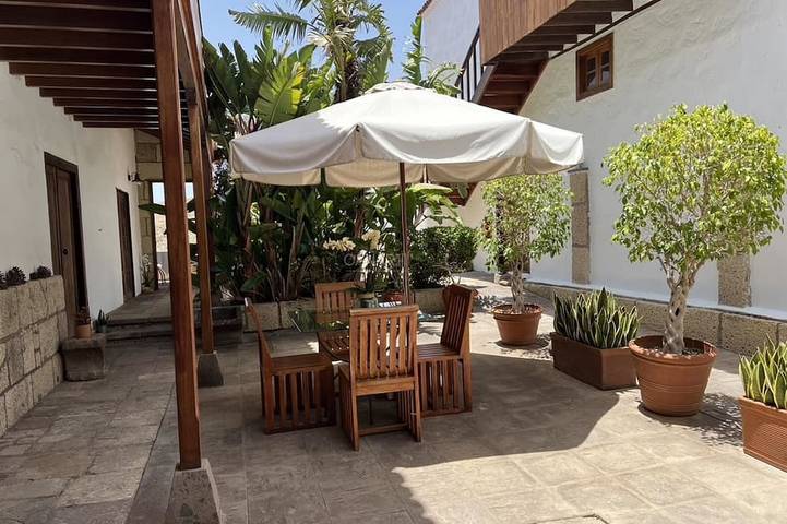 Gîte pour 3 personnes, avec Balcon ainsi que Jardin et Piscine